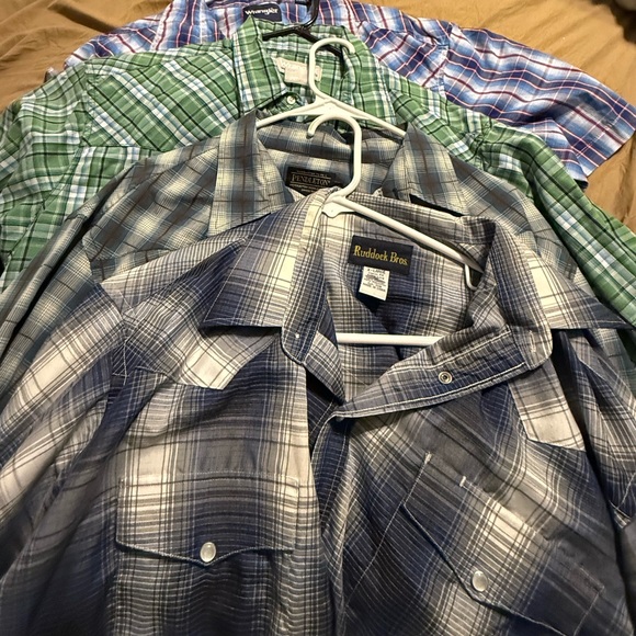 ,18 different shirts,15 of them are 2X,3 are XL, - Picture 3 of 5